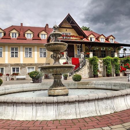 Zespol Palacowo-Parkowy Badzow ポルコビツェ エクステリア 写真