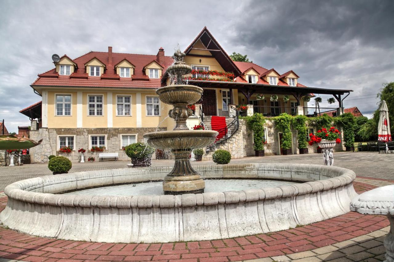 Zespol Palacowo-Parkowy Badzow ポルコビツェ エクステリア 写真