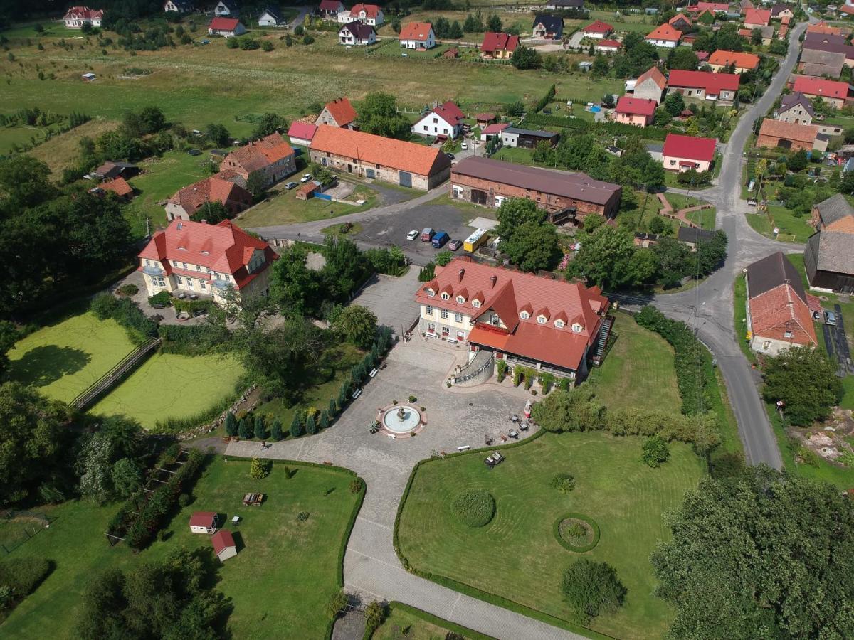 Zespol Palacowo-Parkowy Badzow ポルコビツェ エクステリア 写真