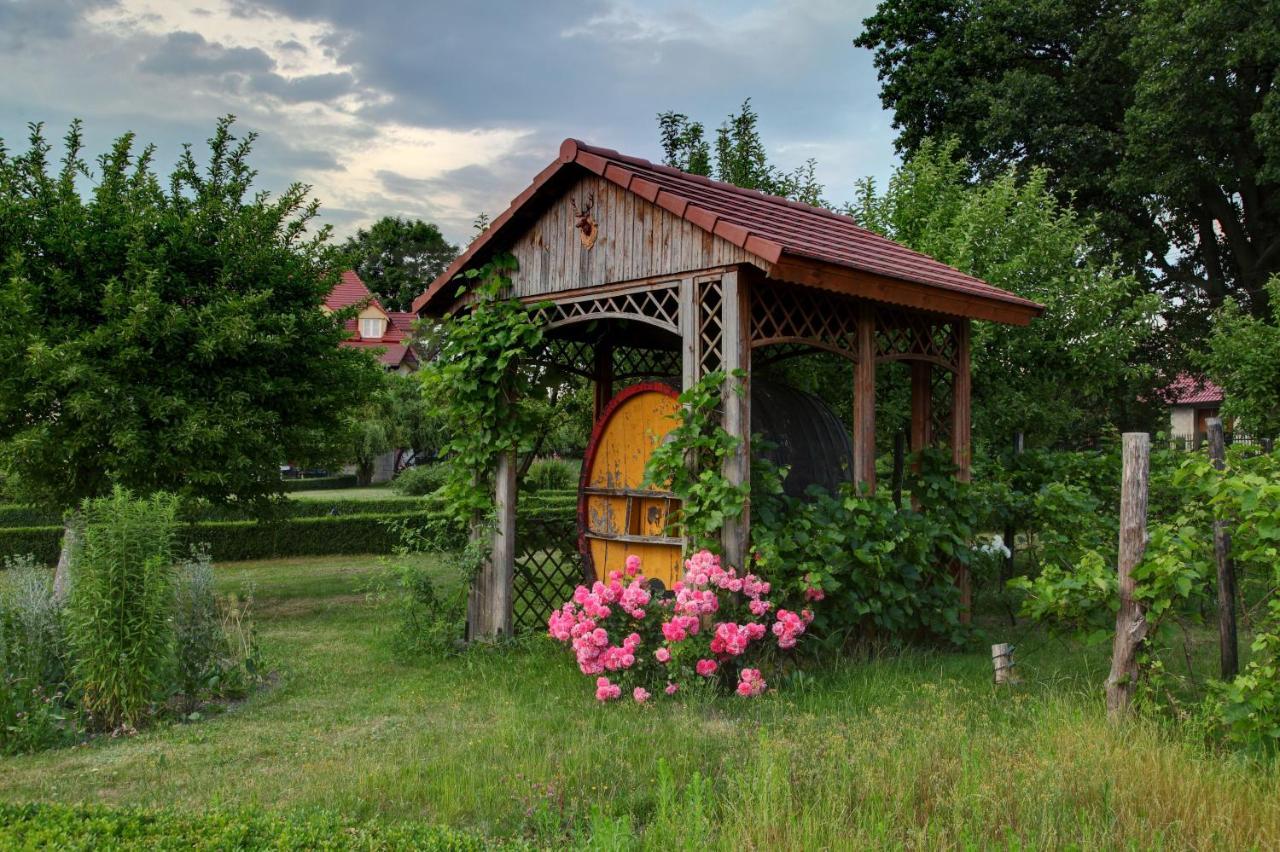 Zespol Palacowo-Parkowy Badzow ポルコビツェ エクステリア 写真