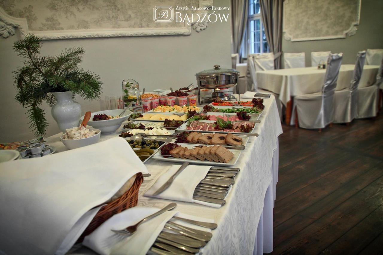 Zespol Palacowo-Parkowy Badzow ポルコビツェ エクステリア 写真