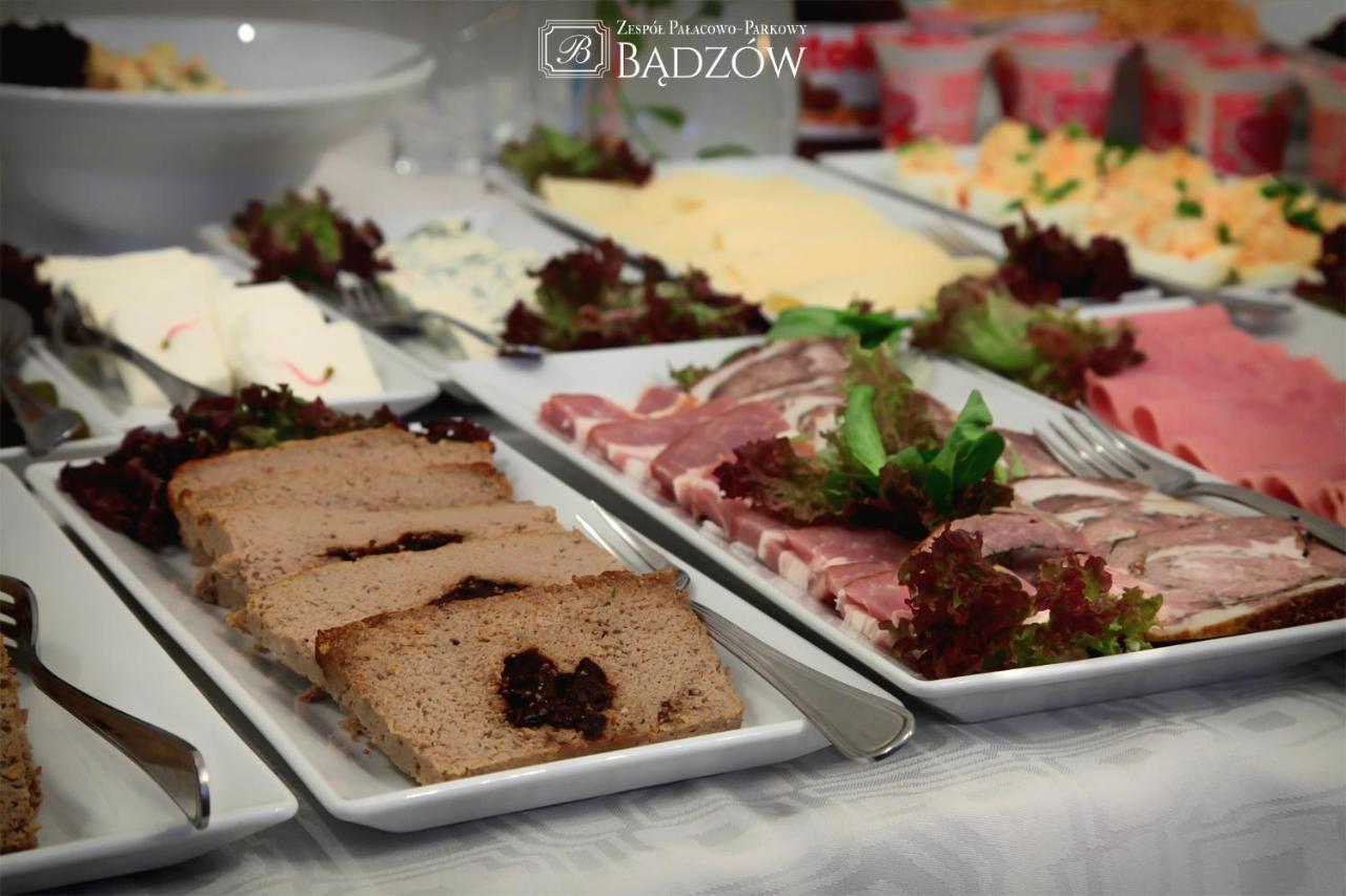 Zespol Palacowo-Parkowy Badzow ポルコビツェ エクステリア 写真