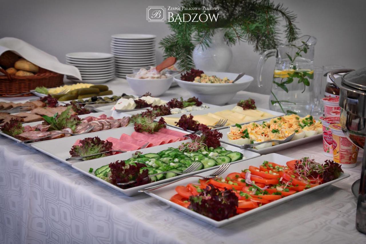 Zespol Palacowo-Parkowy Badzow ポルコビツェ エクステリア 写真
