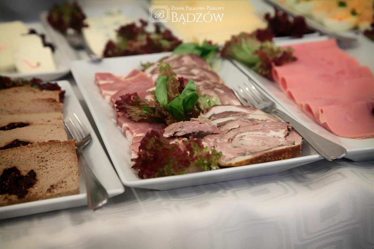 Zespol Palacowo-Parkowy Badzow ポルコビツェ エクステリア 写真