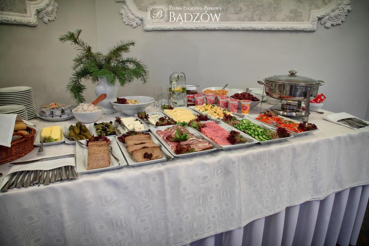 Zespol Palacowo-Parkowy Badzow ポルコビツェ エクステリア 写真